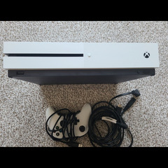 Xbox One S (500GB) Mint Condition with 4 games!